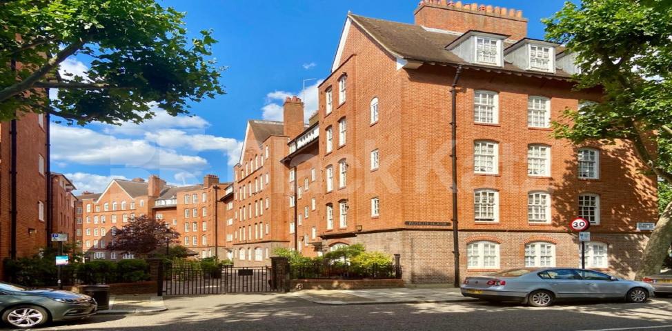 			LET , 3 Bedroom, 1 bath, 1 reception Apartment			 Erasmus Street , Westminster 